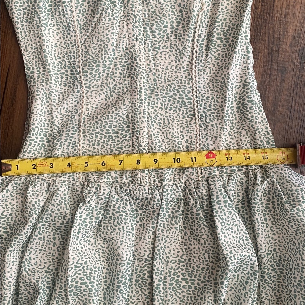 Lush White and Green Patterned Fabric - Picture 13 of 13
